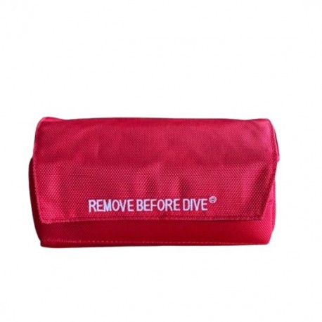 Rote Maskentasche Remove before Dive